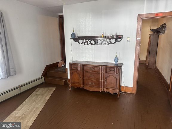 4th image of 267 Main St