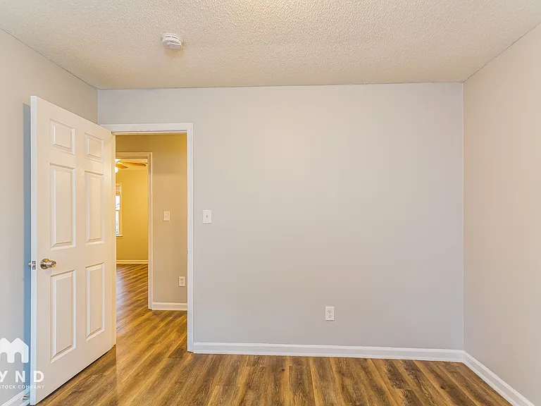 409 Crosspine Dr — Photo 12