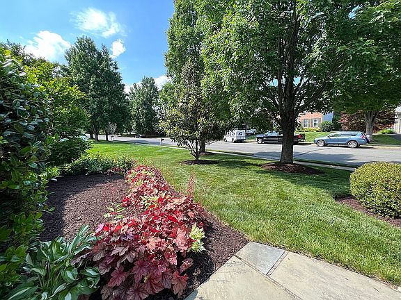 3rd image of 211 Foxborough Dr SW