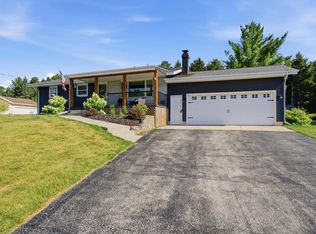 4563 Harvest Cir, Manitowoc, WI 54220