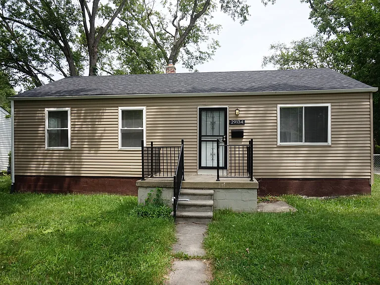 29134 Glenwood St — Photo 1