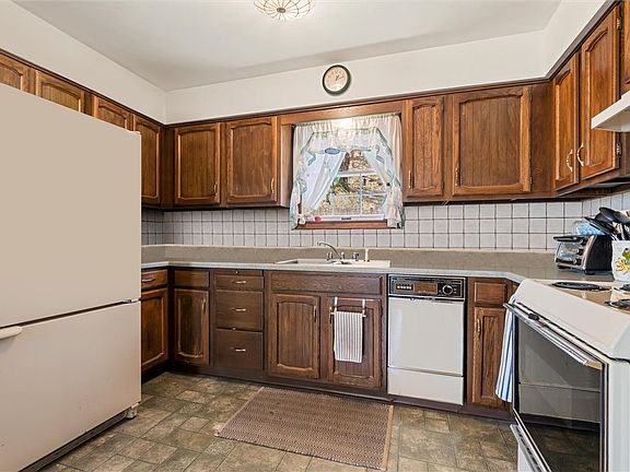 5th image of 1242 La Belle Vue Rd