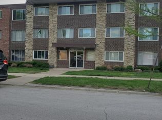 10210 S Washington Ave #306, Oak Lawn, IL 60453