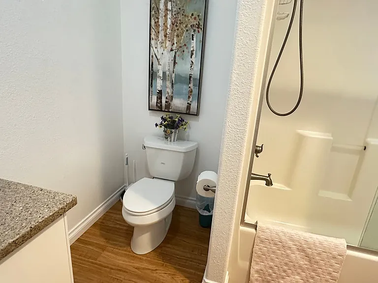 380 N 4th St — Photo 8