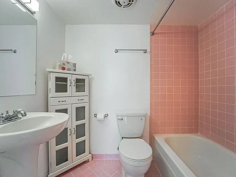 1111 Ash St #610 — Photo 17