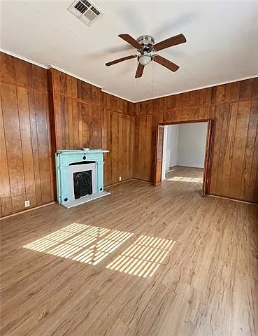 3 bed, 1.0 bath, 1200 sqft, $1,300 — Photo 2