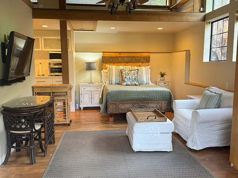 Valley View Dr — Photo 2