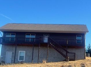 525 Low Valley Dr, Dandridge, TN 37725