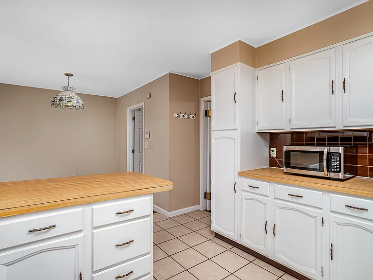 23 Golden Oaks Dr — Photo 13