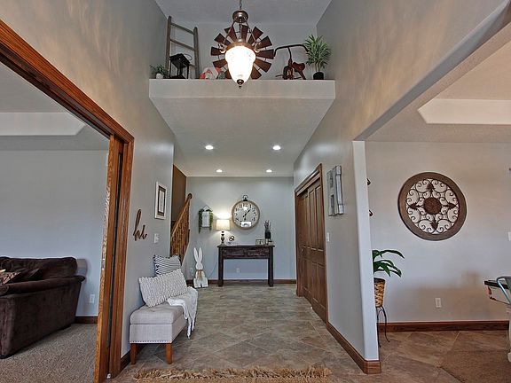 5th image of 3909 Bretwood Ct