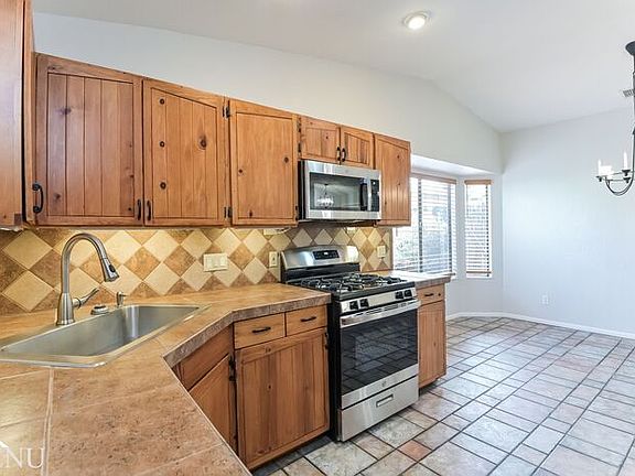 3rd image of 5831 N Edenbrook Ln