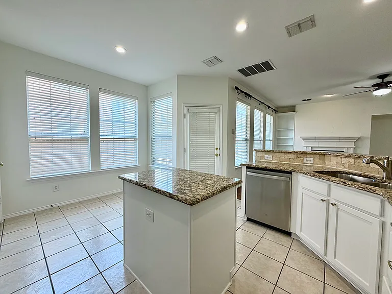 516 Hawken Dr — Photo 7