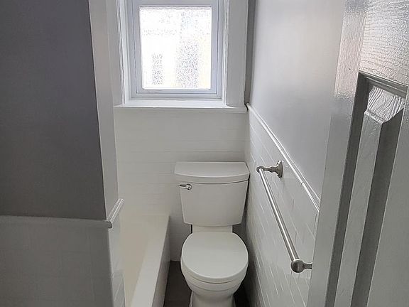 3rd image of 456 Baldwin Ave #L