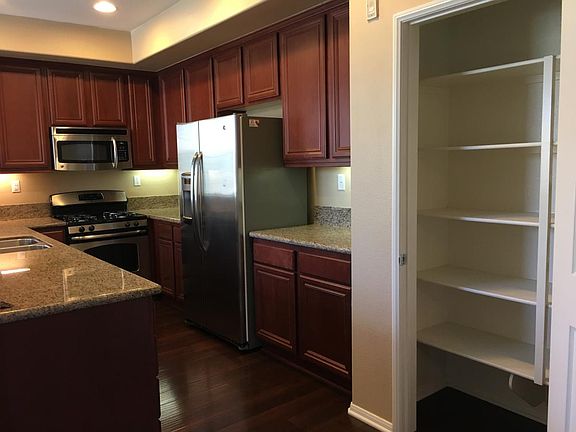 Kitchen & pantry