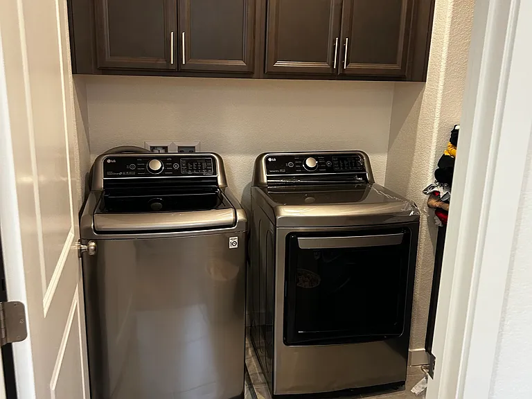 122 E McClintock Ln — Photo 3