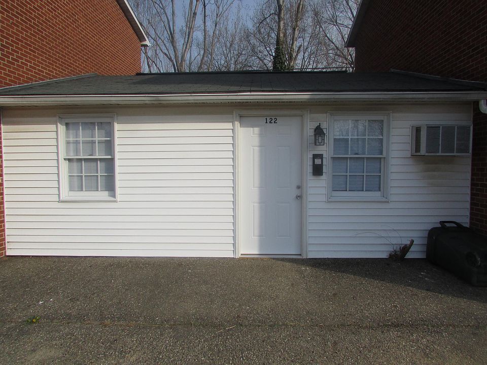 1st image of 130 6th Dr SE #130