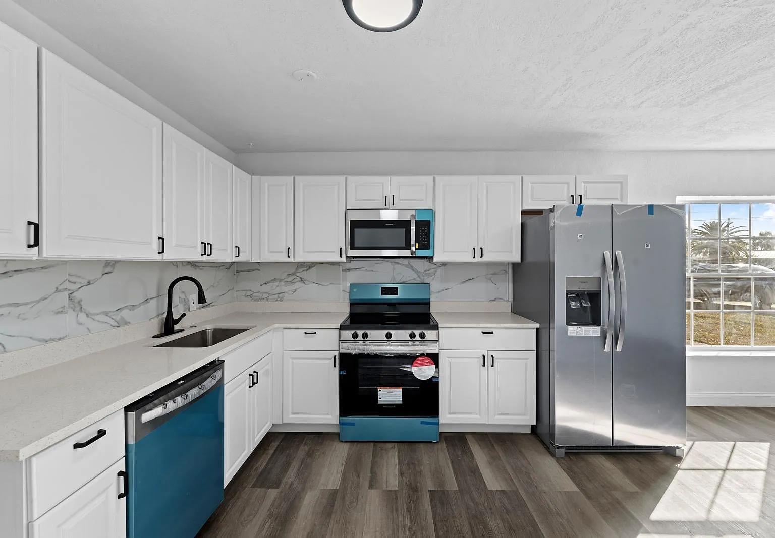 585 Lindley Ter - Unit 1 — Photo 4