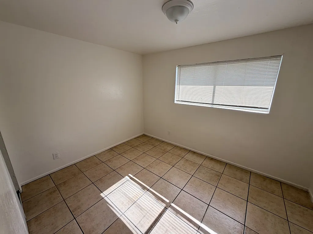 2 bed, 720 sqft, $1,200 — Photo 4