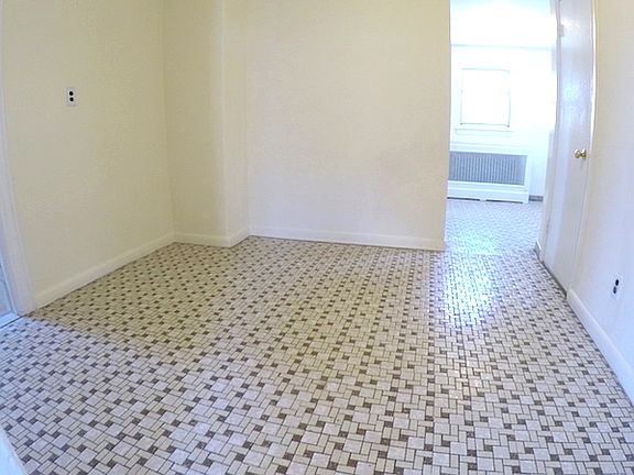 2nd image of 1432 27th Ave APT 2