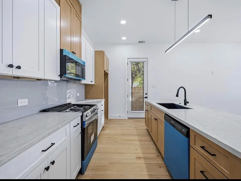 3923 Aledo St #B — Photo 6