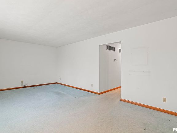 4th image of 13 Knollwood Dr