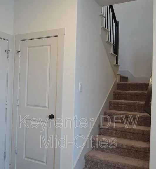 622 Cobblestone Ln — Photo 8