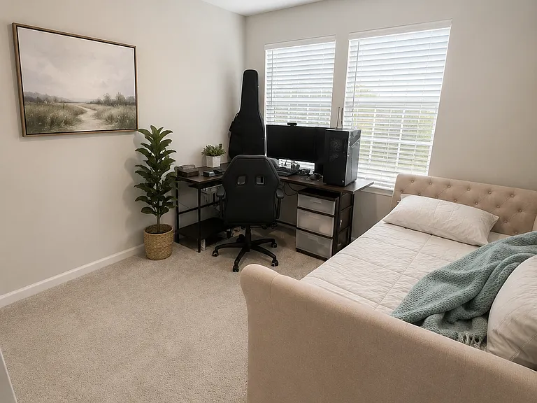 4013 E Associate Dr — Photo 2