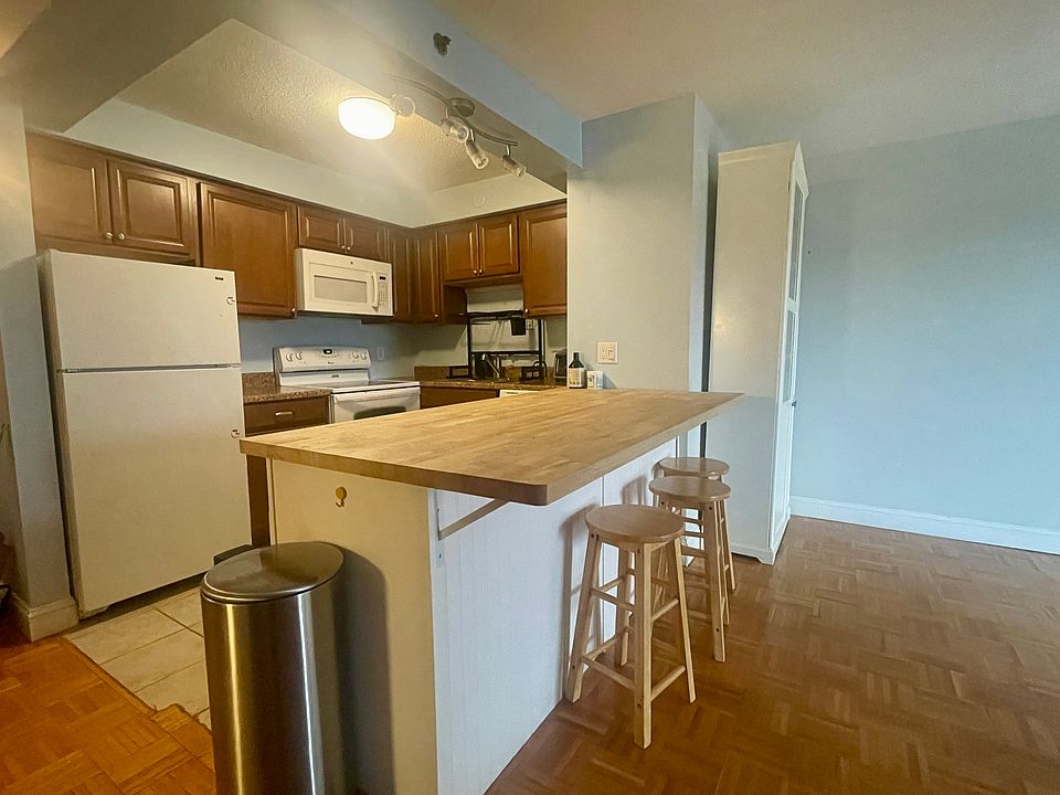 1st image of 1025 Hancock St APT 8G