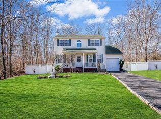 2 Sportsman Ct, Shirley, NY 11967
