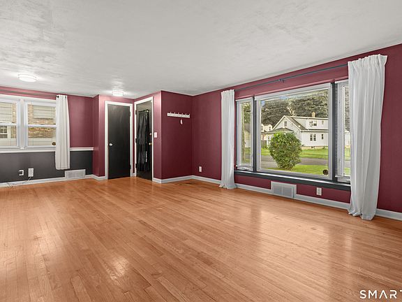 2nd image of 34 Cedar Ridge Road