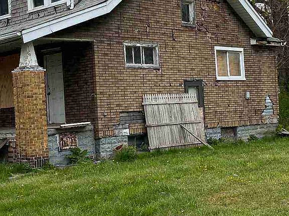 141 E Grixdale