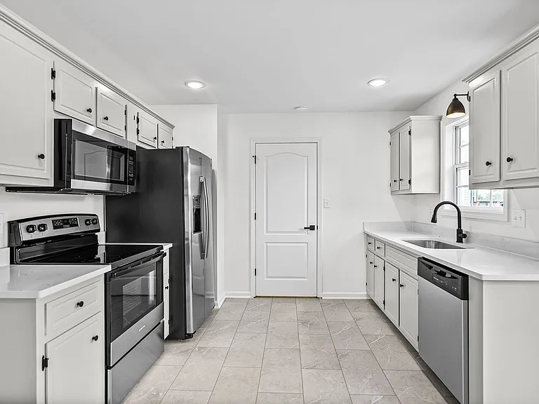 270 Harold Dr — Photo 12