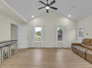 332 Thomas Rd, Azle, TX 76020