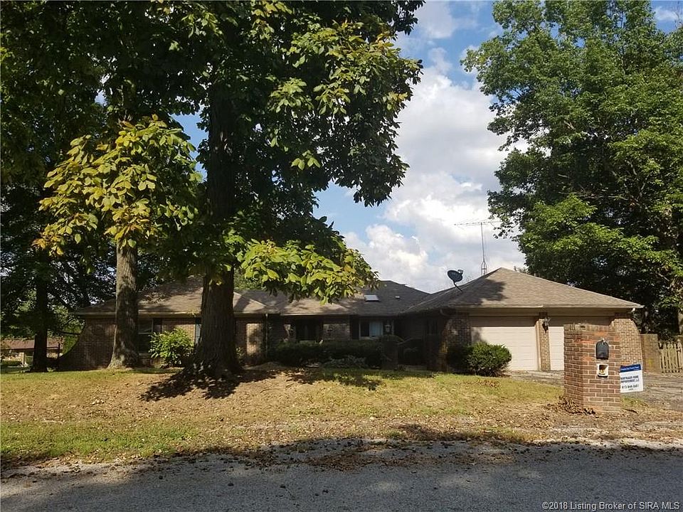 2nd image of 102 Eastern Hills Blvd