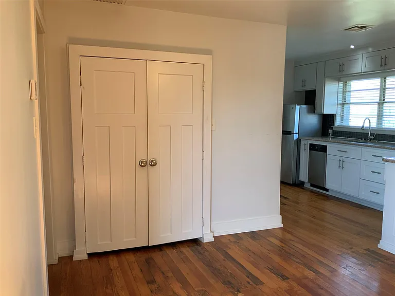 100 W Madison Cor #A — Photo 9