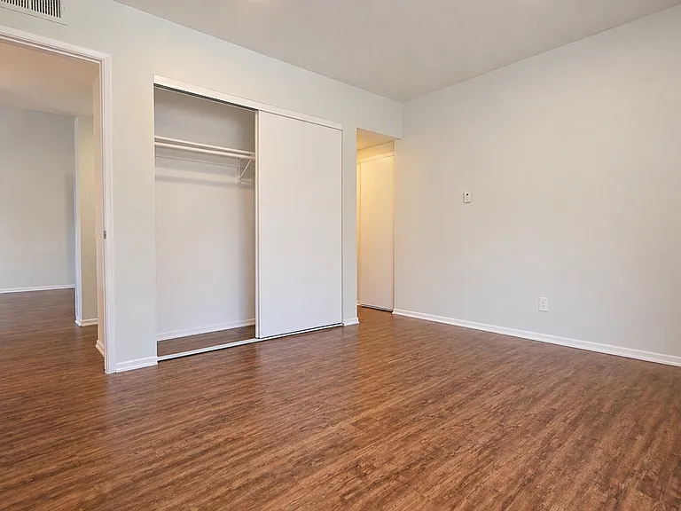 18411 Vincennes Street — Photo 110