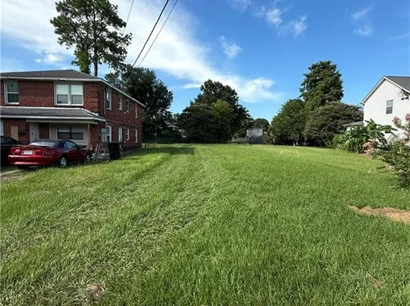 721 Marais St, Chalmette, LA 70043