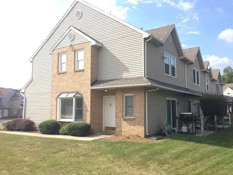 375 Jonathan Ct — Photo 2