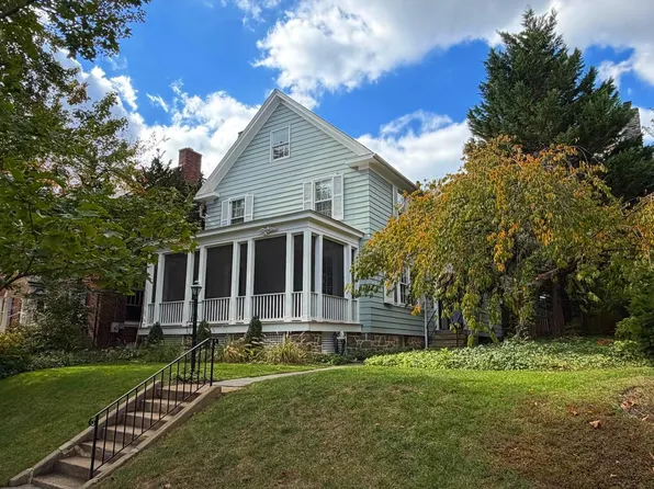 2710 36th St NW, Washington, DC 20007