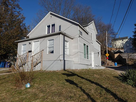 3rd image of 946 Underhill Ave SW