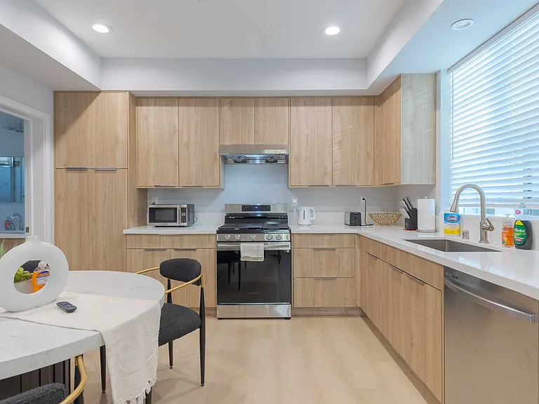 123 S Marguerita Ave #B — Photo 7