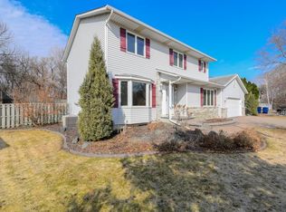 743 Pennington Pl, Vadnais Heights, MN 55127