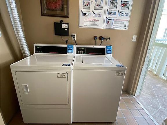4th image of 2420 SE 17th St #2420202C