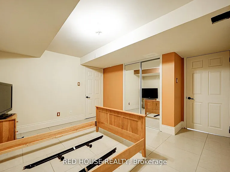 4450 Mayflower Dr #BASEMENT — Photo 13