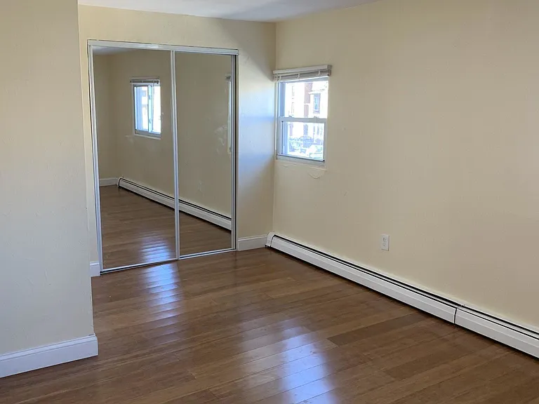 233 London St #3 — Photo 18