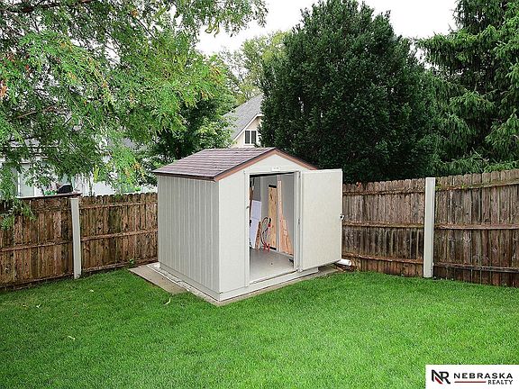 4th image of 15255 Locust St