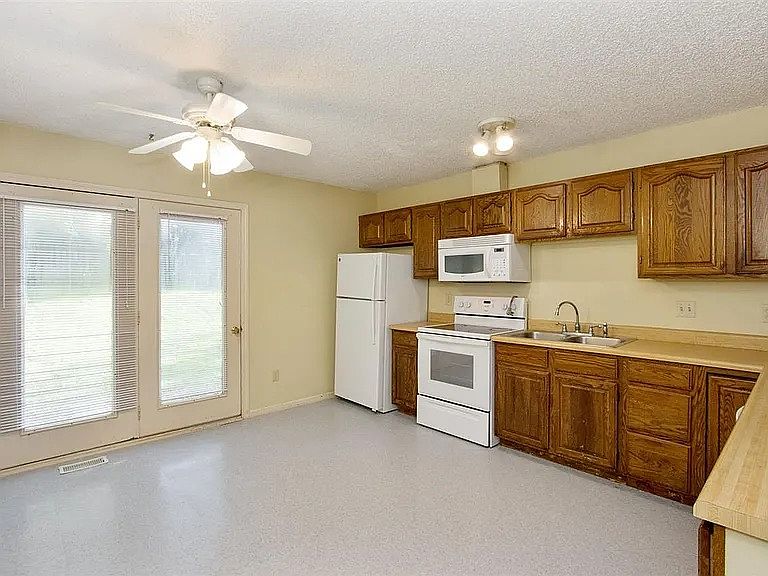 1st image of 2339 Plaen View Dr