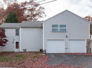 252 Bertenshaw Rd, Woonsocket, RI 02895
