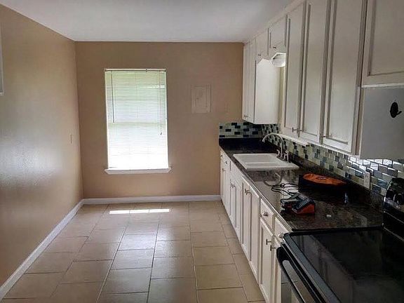 4th image of 1005 Grant Pl