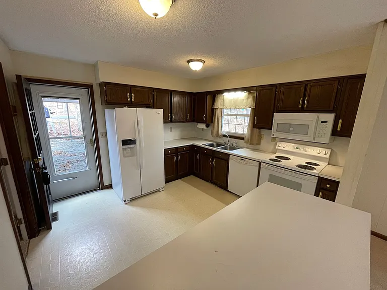106 Downing Ct — Photo 11